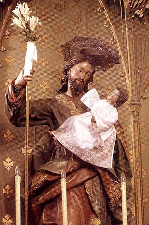 A statue of St Joseph and the Divine Child
